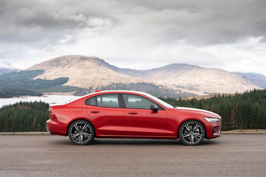  Volvo S60 T5 R-Design 2019 года  (UK) (фото 35 из 40)